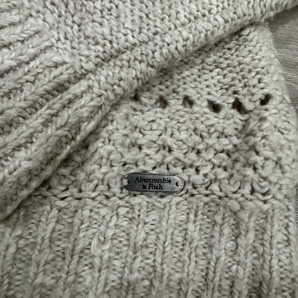 Abercrombie & Fitch Crewneck Sweater Eyelet Knit Design Oatmeal Beige Color - XS - Picture 6 of 7